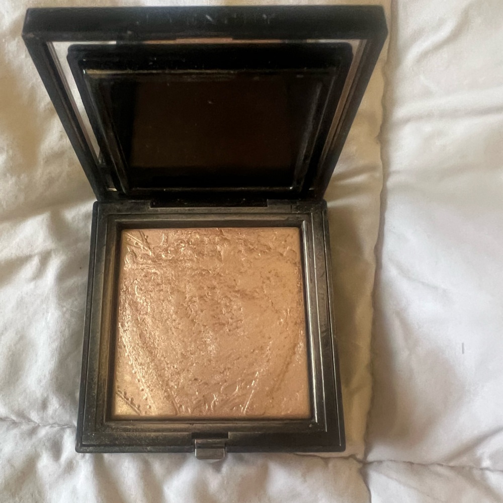 Givenchy Radiant Glow Highlighter in Gold